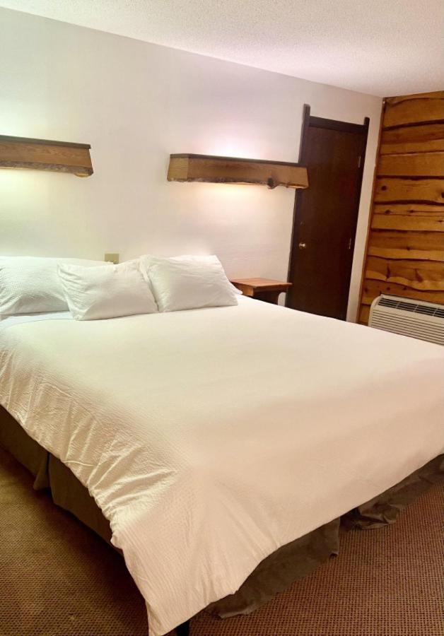 Bridge Inn Tomhawk - 2Nd Floor, 1 King Size Bed, Balcony, River View Tomahawk Zewnętrze zdjęcie