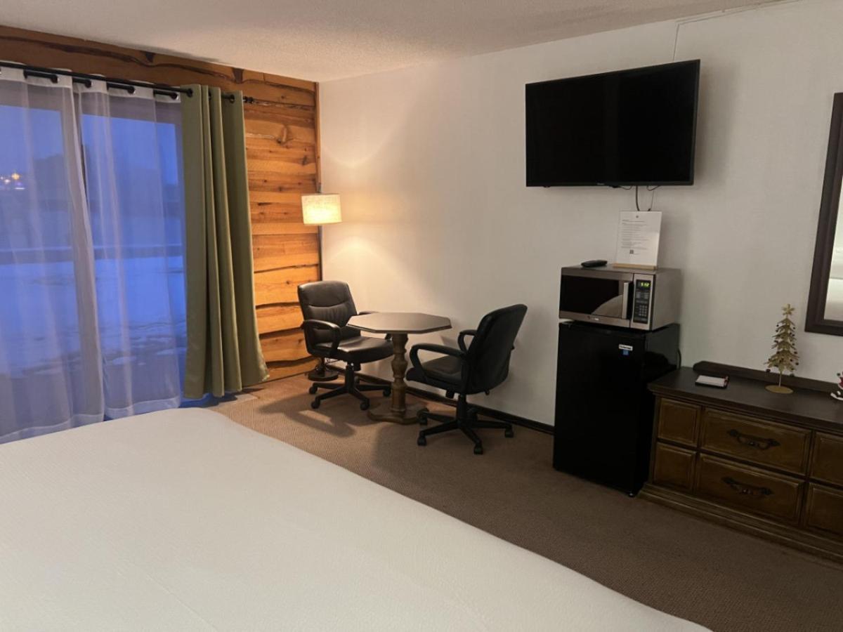 Bridge Inn Tomhawk - 2Nd Floor, 1 King Size Bed, Balcony, River View Tomahawk Zewnętrze zdjęcie